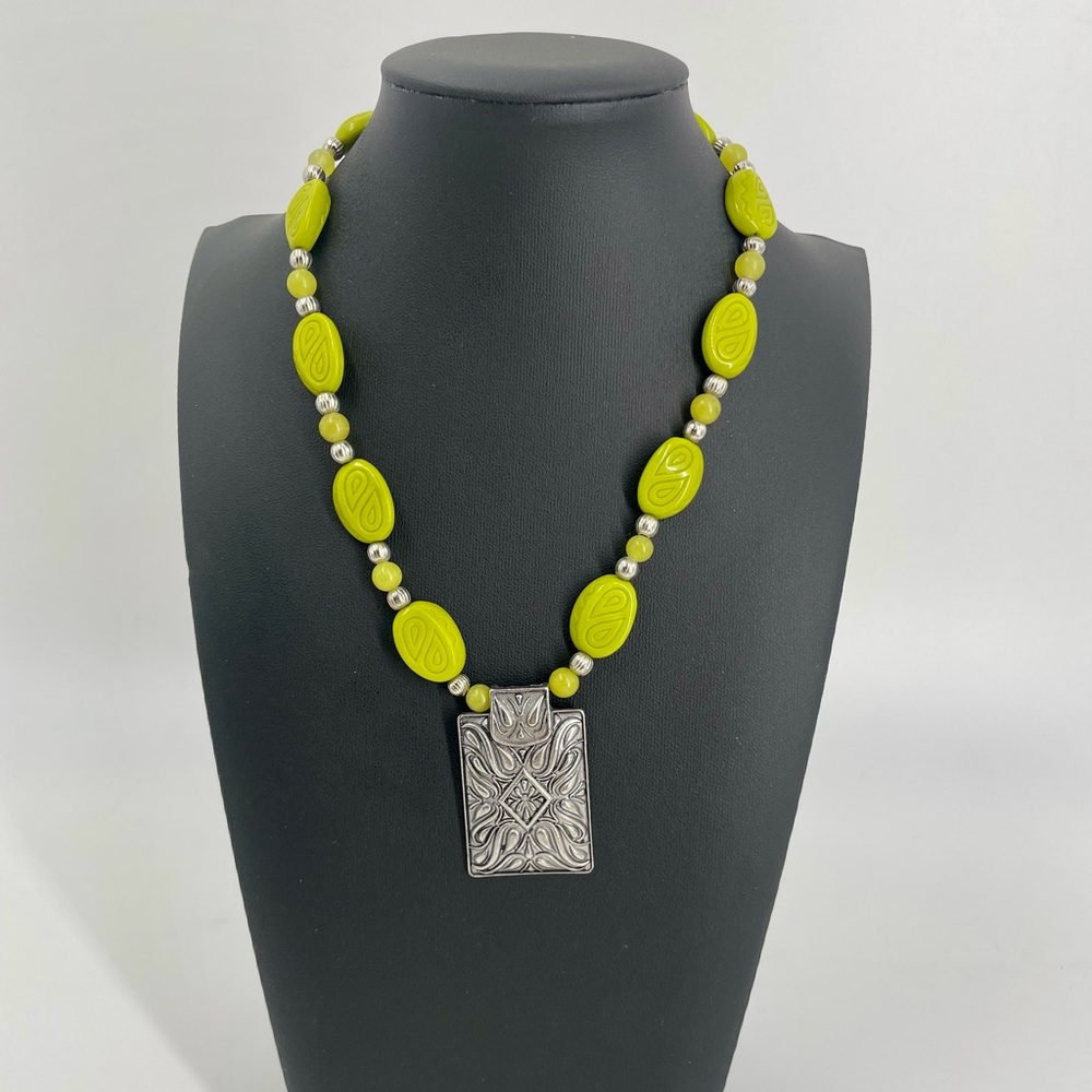 Green Stones Vintage Necklace